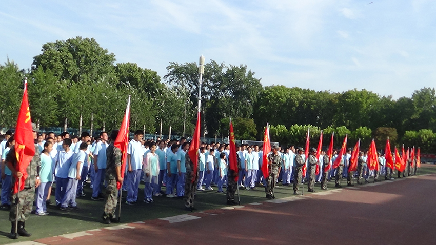 新生開學軍訓--團結(jié)的力量